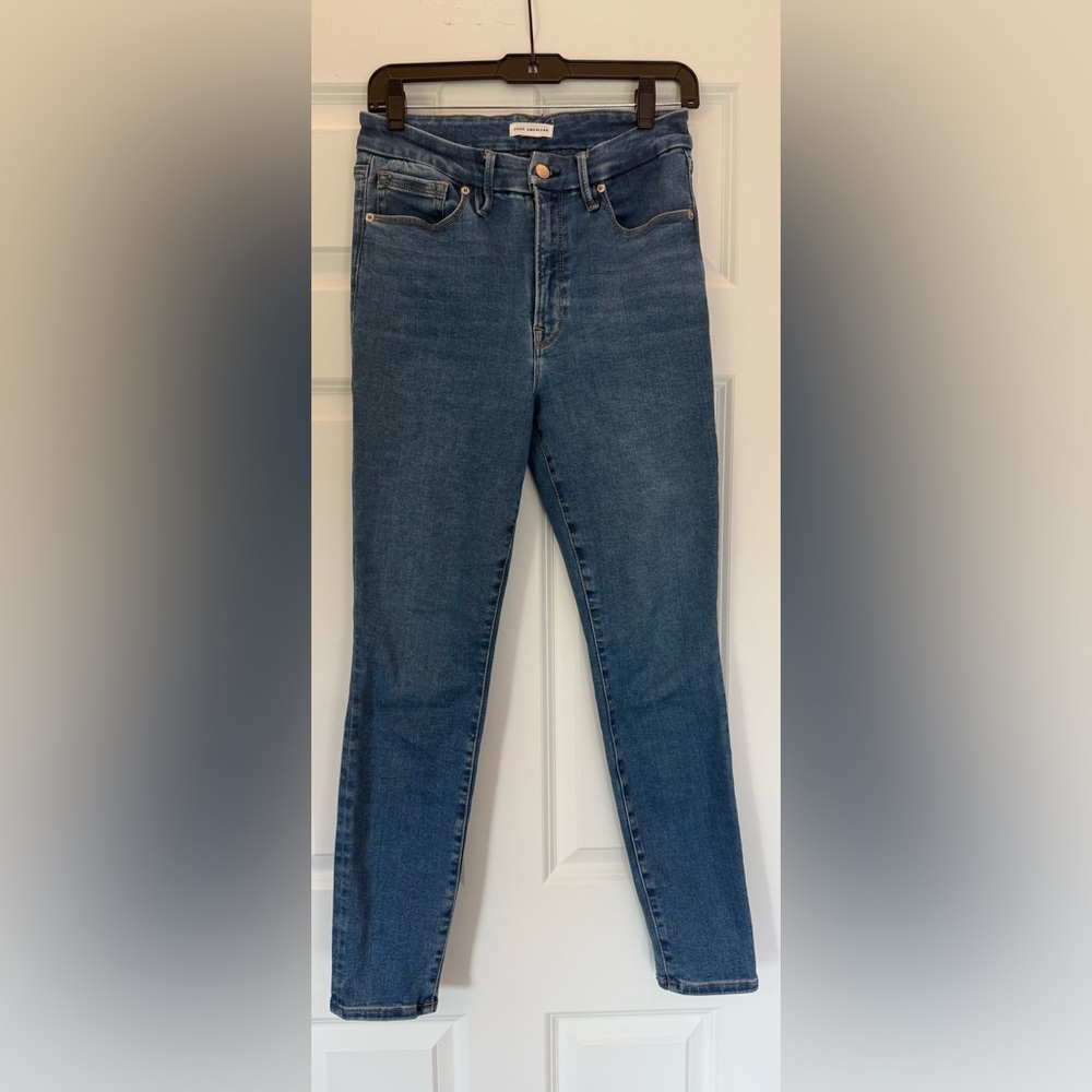 Good American Skinny Jeans in Medium Blue Wash
